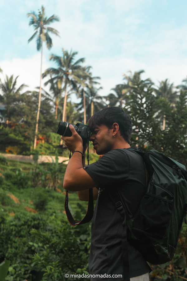 Carlos Haciendo fotos en el campo de arroz tegalalang
